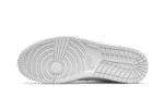 Triple White (2020) – Bild 4